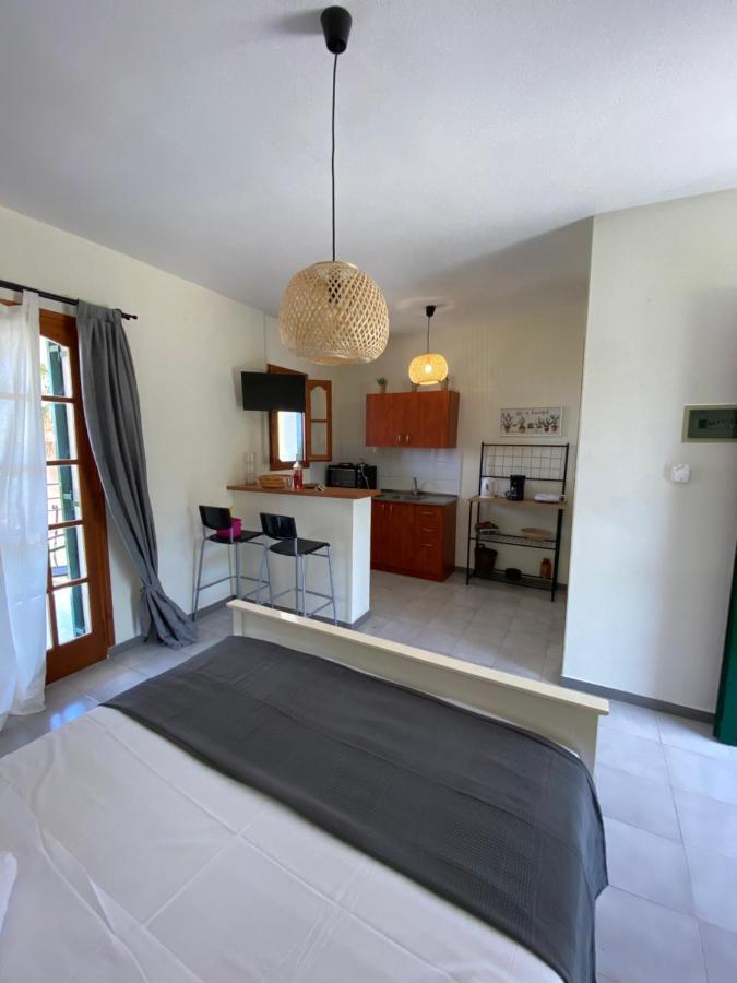 Lemon Tree Apartments B C Argostoli (Kefalonia) Exterior photo
