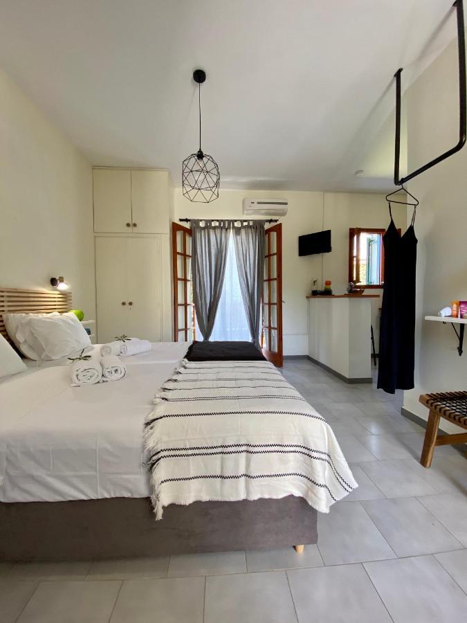 Lemon Tree Apartments B C Argostoli (Kefalonia) Exterior photo